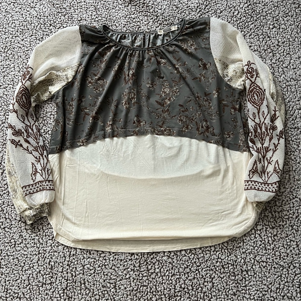 Gimmicks by BKE Cream and Brown Floral Blouse